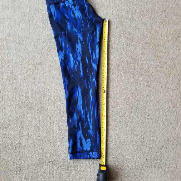 lululemon Wunder Under Crop Hi-Rise in Painted Animal Sprinkler Black, size 4 - Picture 8 of 9